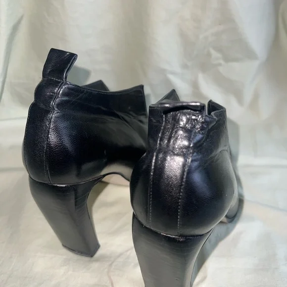 Bakers Size 9B Bootie Leather Block Heel - Heel 4” Slip On Black #But7 - Picture 4 of 6